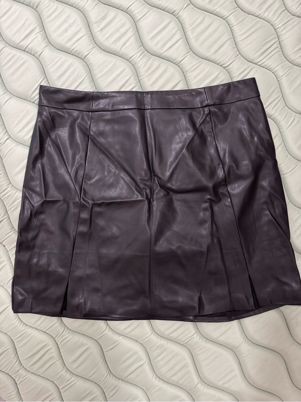 Women’s Faux Leather Mini Skirt in black